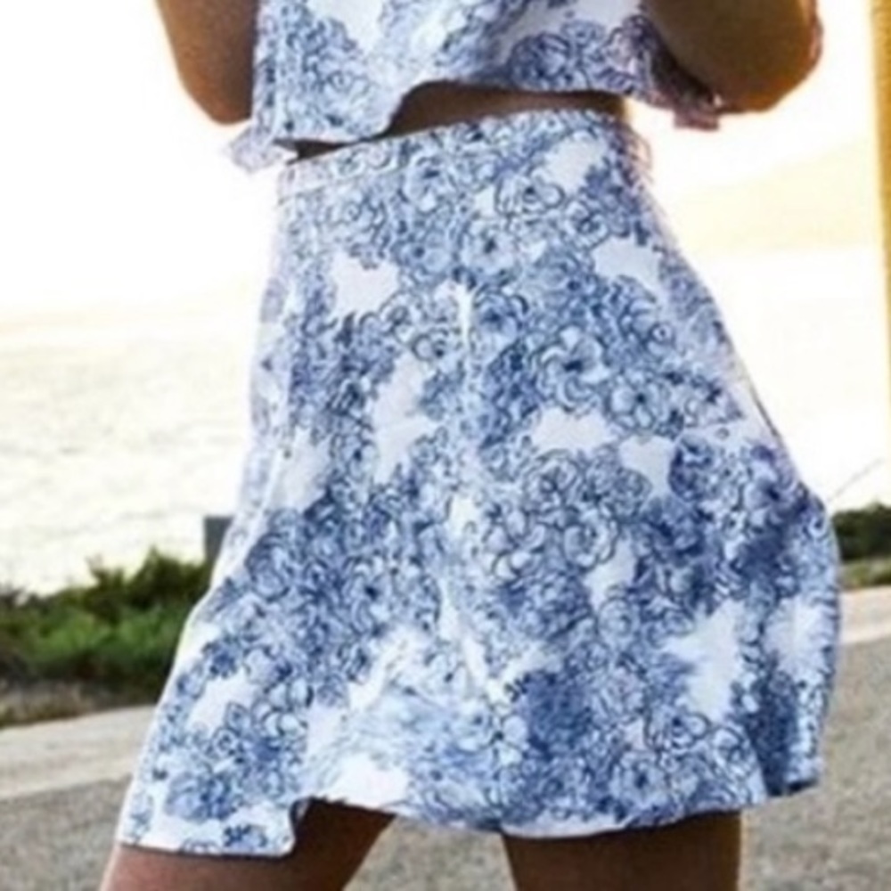 American Apparel The Lulu Blue & White Floral Mini Skirt Size XS